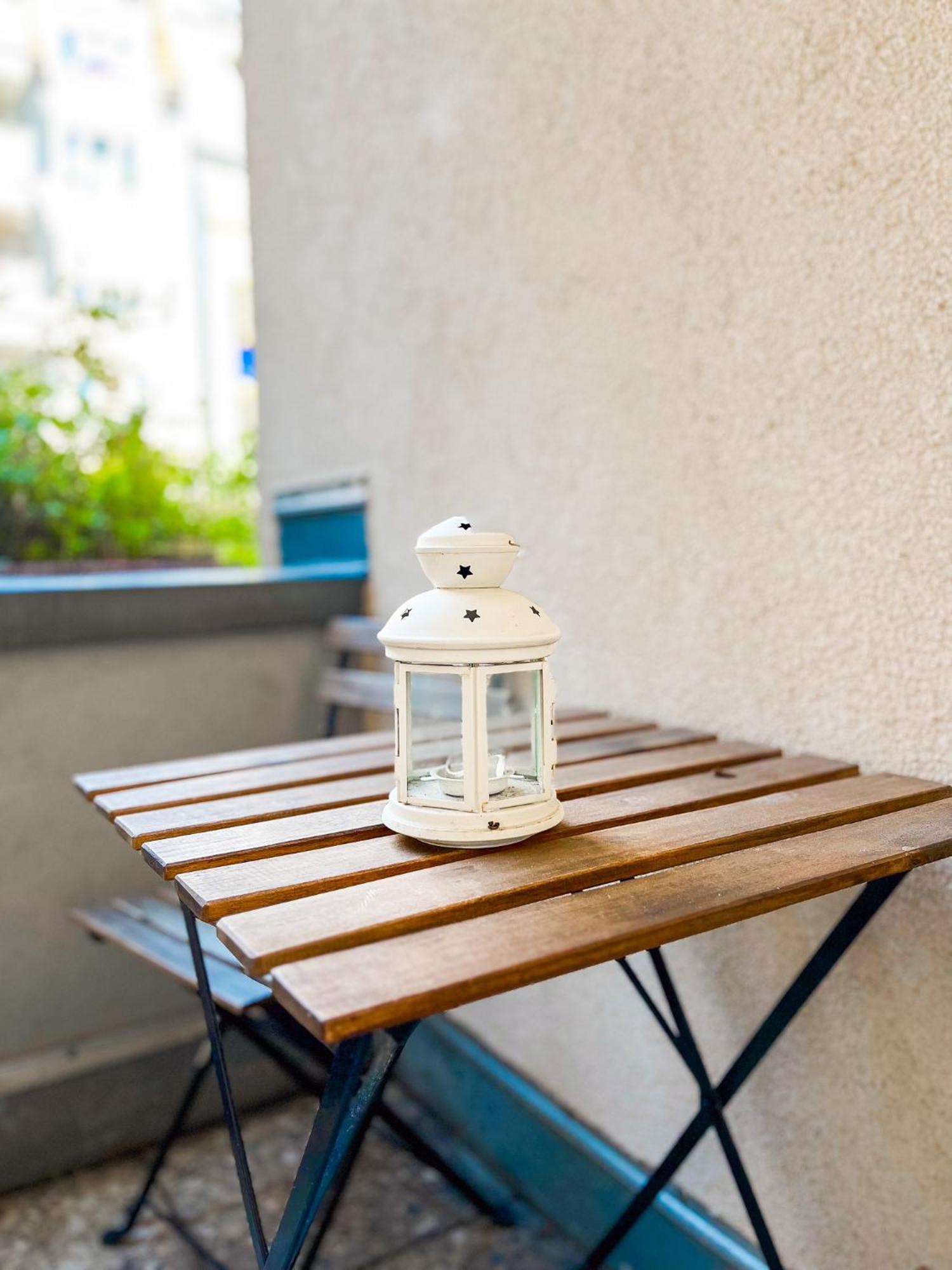 2 Mit Terrasse Und Tiefgaragenstellplatz In Zentrum Von Apartment