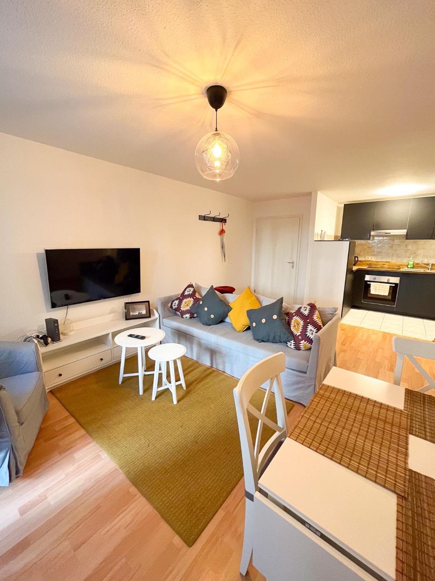 2 Mit Terrasse Und Tiefgaragenstellplatz In Zentrum Von Apartment
